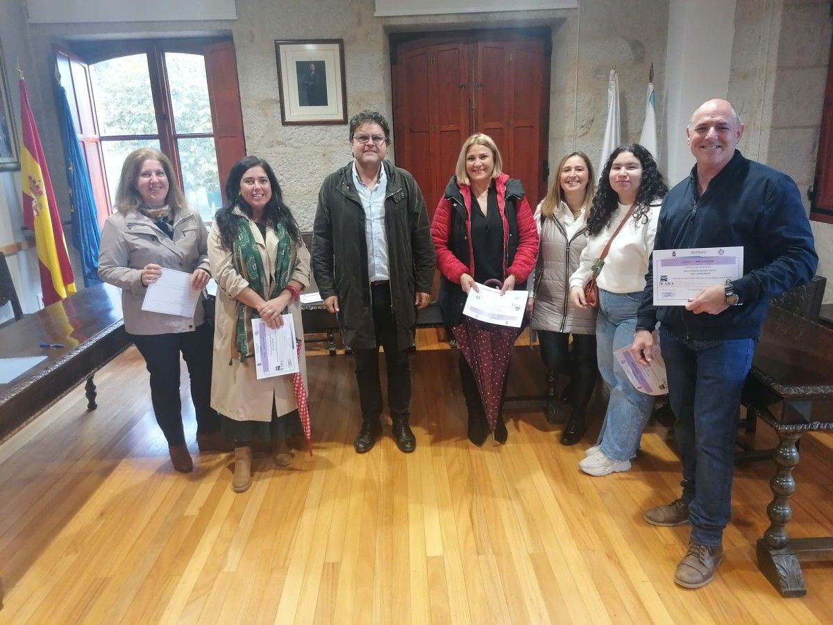 Entrega de diplomas a los participantes en los cursos formativos impartidos por el Concello de Poio