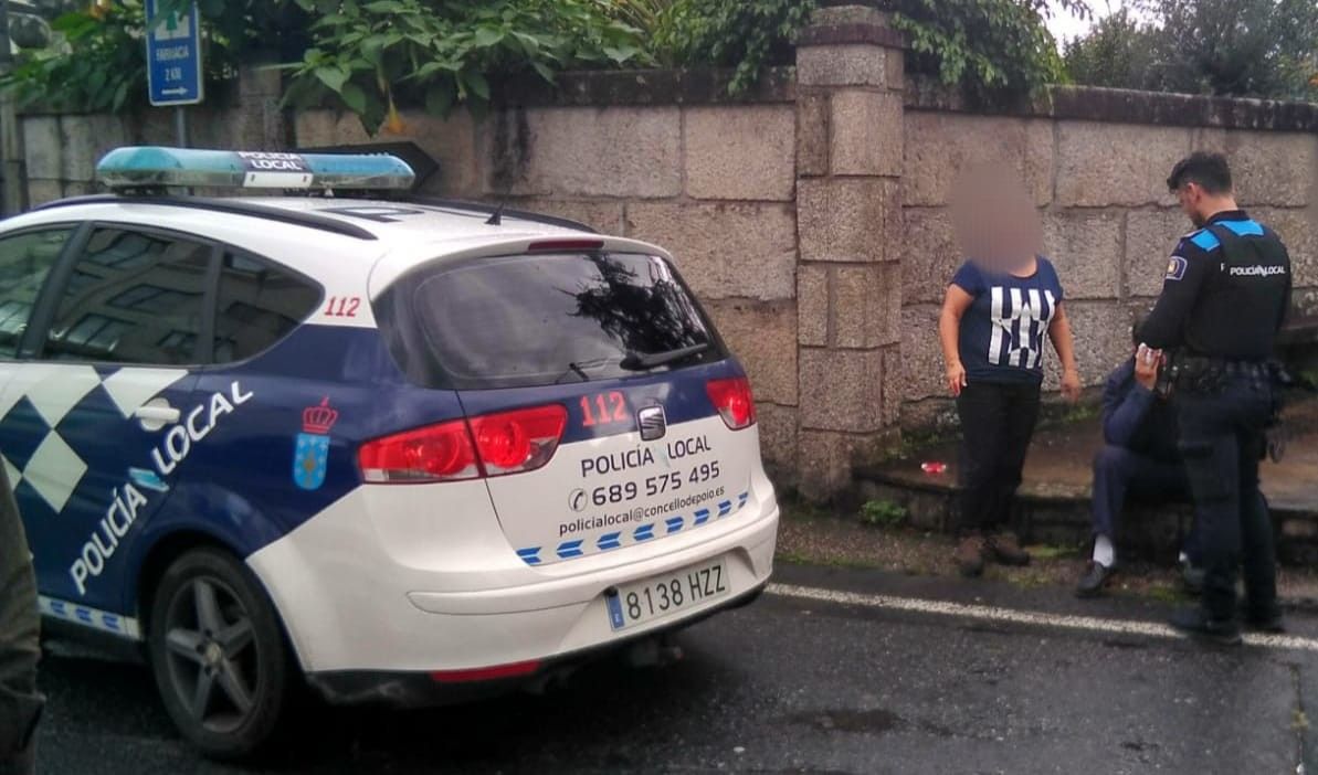 A Policía Local de Poio co motorista