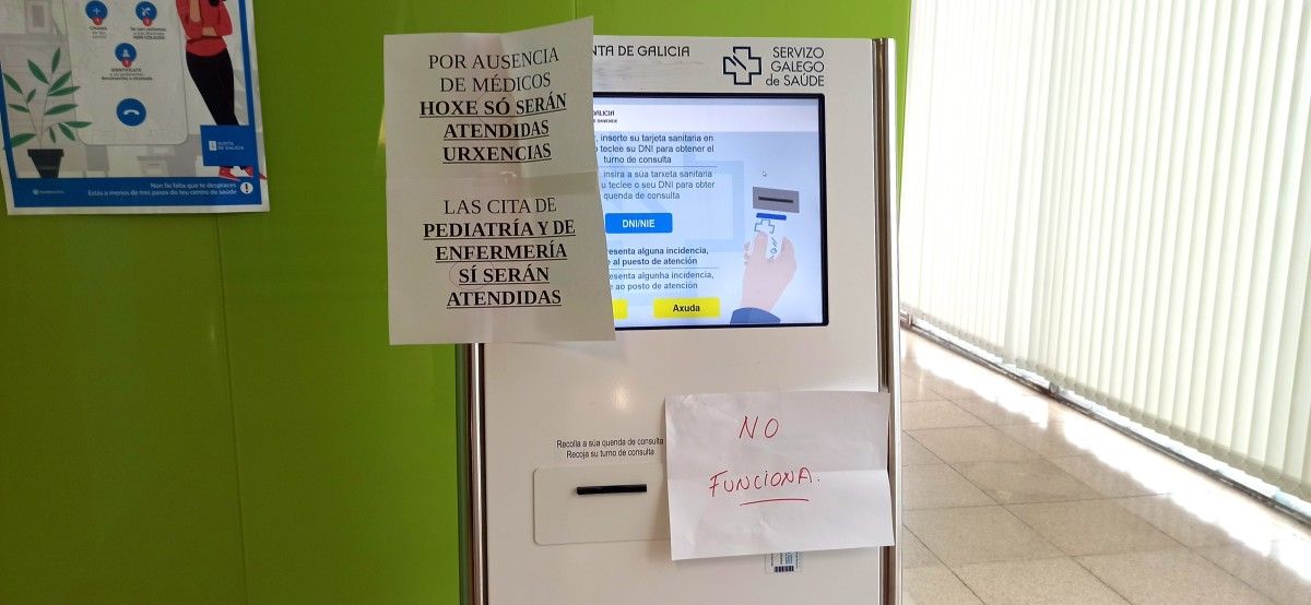 Máquina expendedora de quendas no Centro de Saúde Virxe Peregrina este venres 28