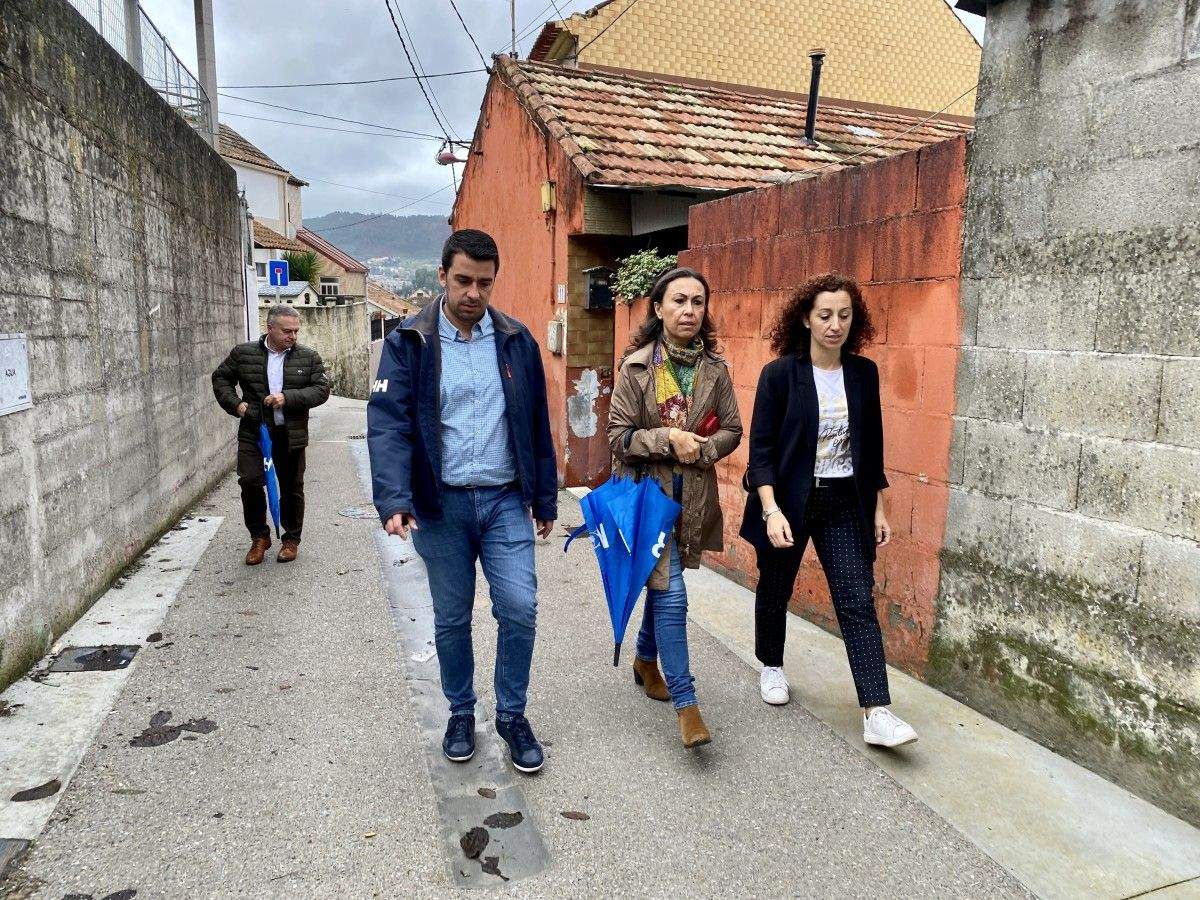 Visita de María Ramallo a Pedreiras de Arriba, en Marín