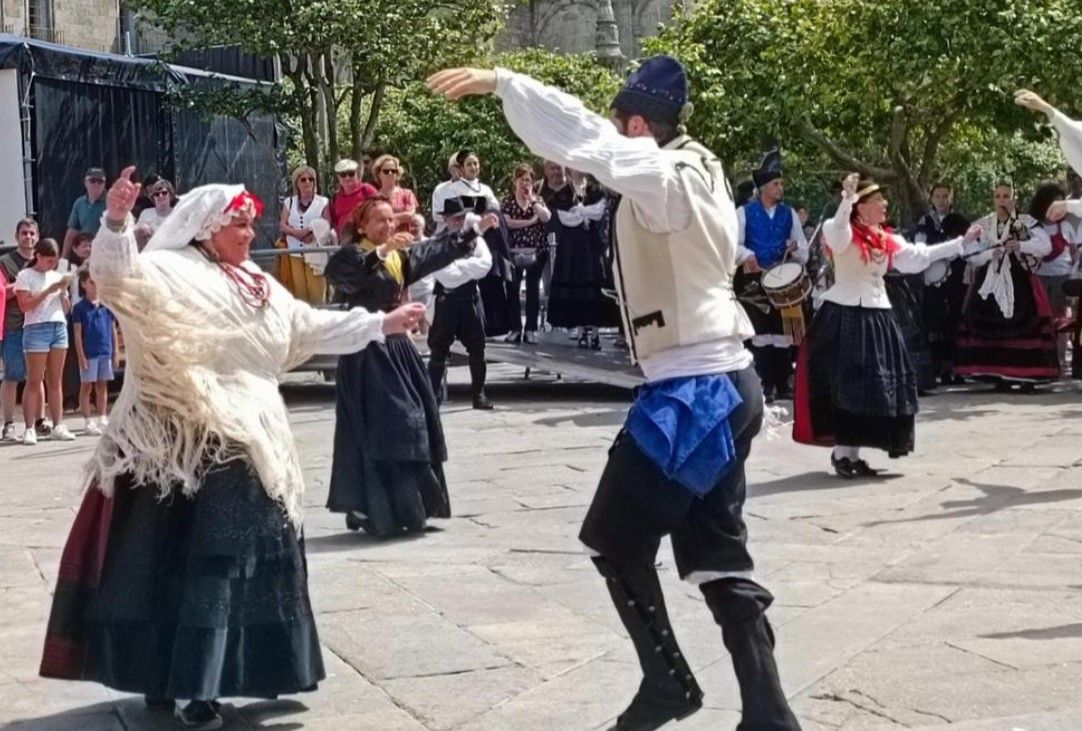 Actuación de Celme na Praza da Ferrería