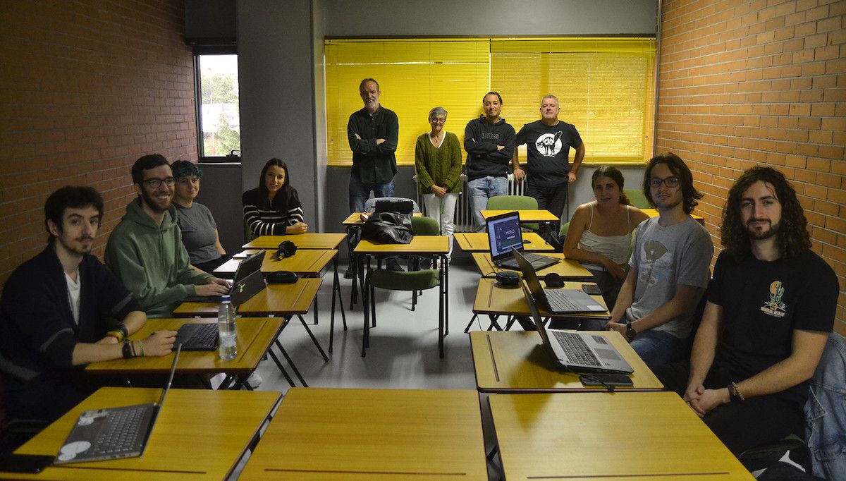 Equipo de trabajo que creará un videojuego a partir de la novela "Infamia"