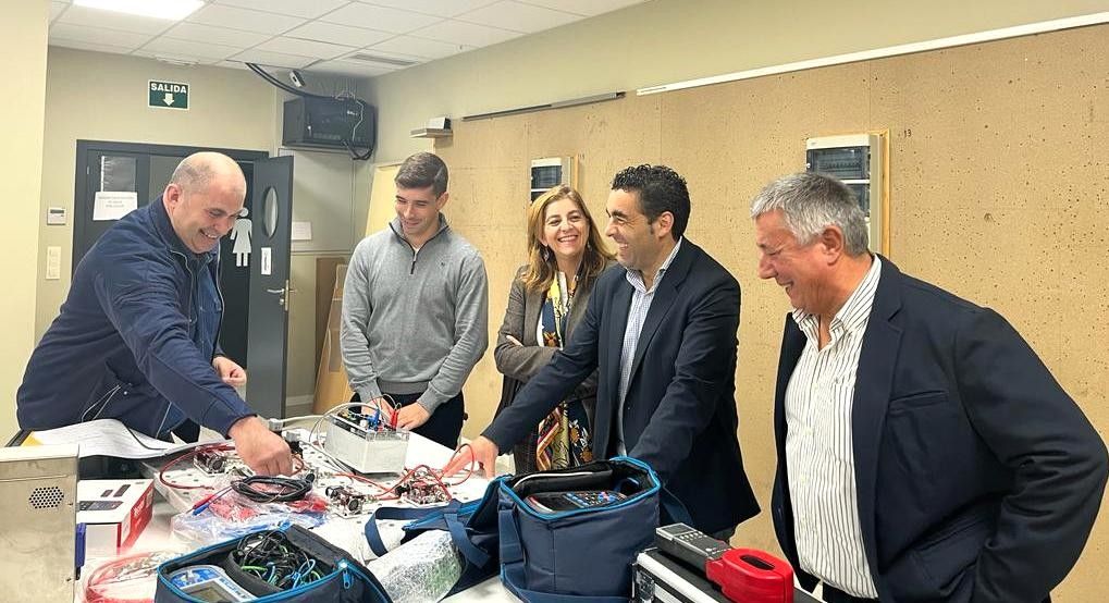 O delegado territorial da Xunta, Luis López, presentou os cursos AFD para Pontevedra