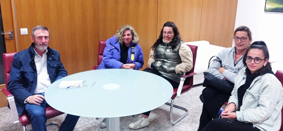 Reunión do alcalde de Barro con usuarios do transporte público