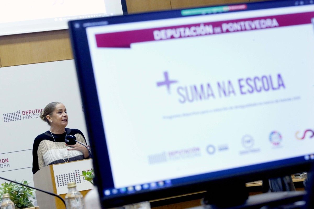 Carmela Silva, presidenta da Deputación, presenta 'Suma na Escola'