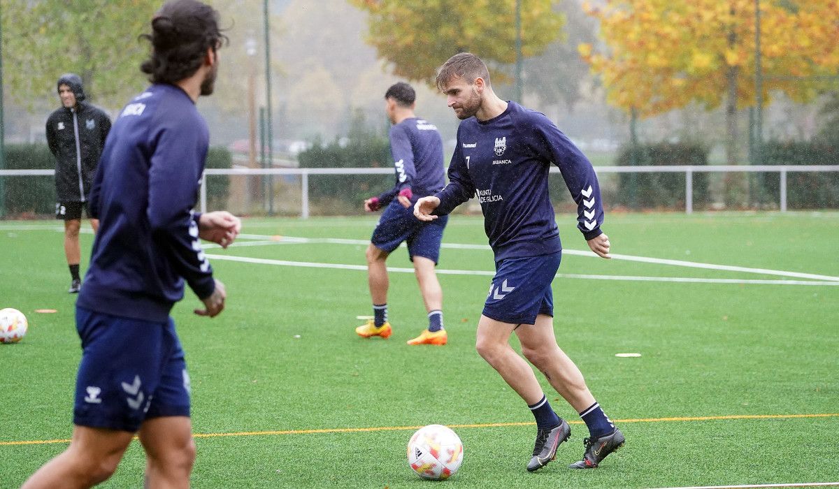 Álex González adestrando co Pontevedra na Xunqueira