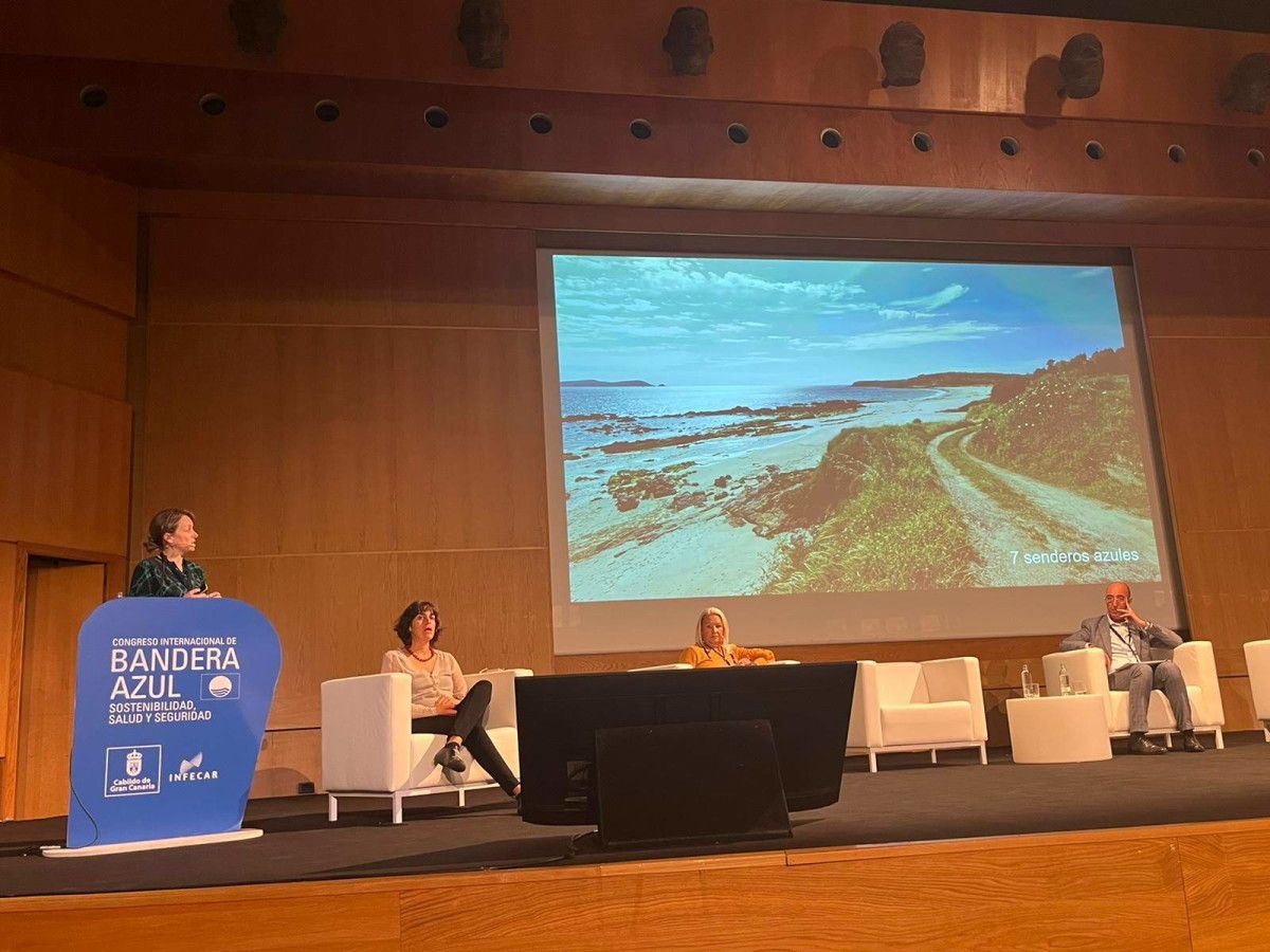 Intervención da tenente de alcalde de Sanxenxo, María Deza, no congreso de bandeiras azuis de Canarias