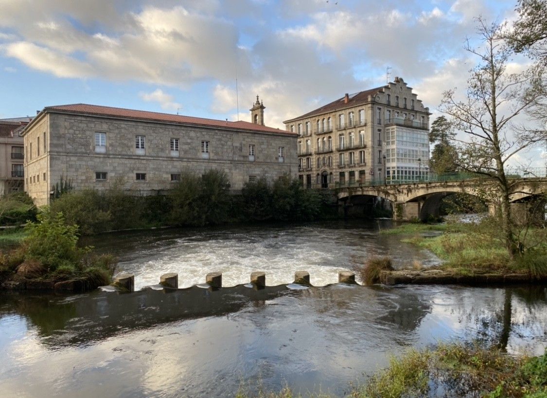 Vista de la casa consistorial de Caldas de Reis
