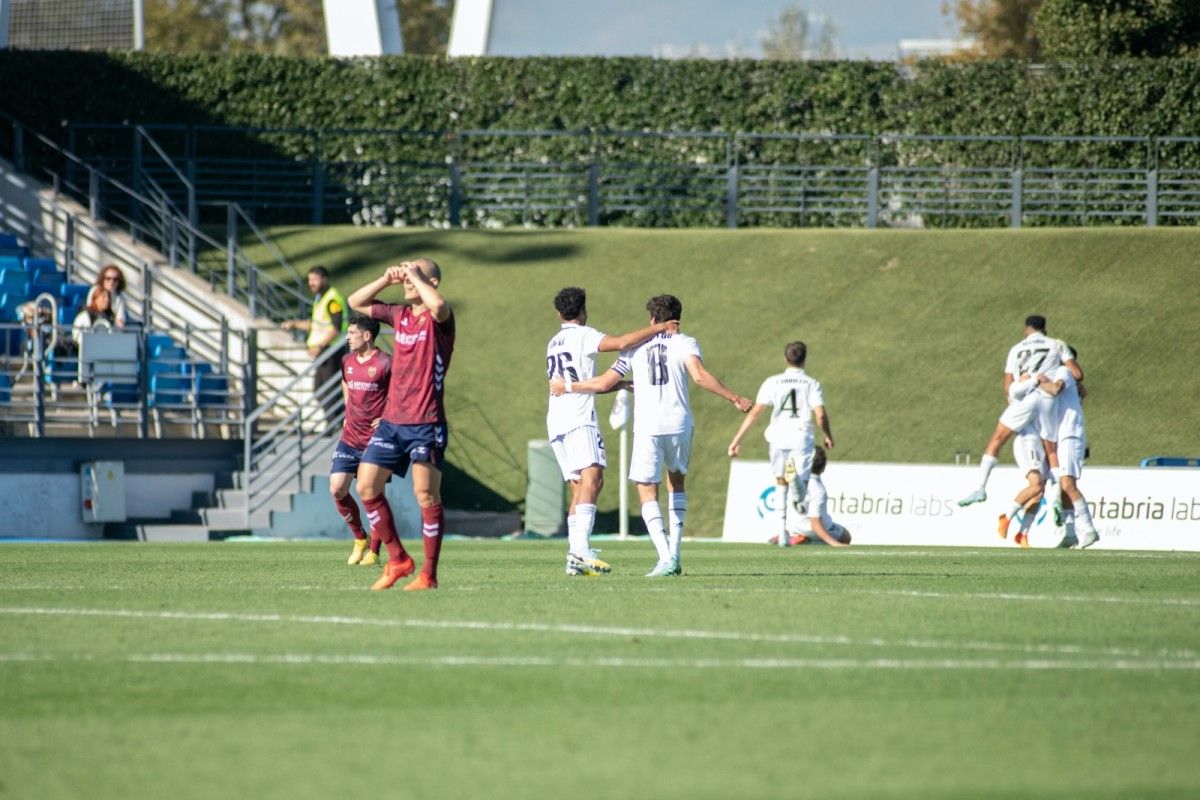 Partido entre Real Madrid Castilla e Pontevedra CF no Alfredo Di Stéfano