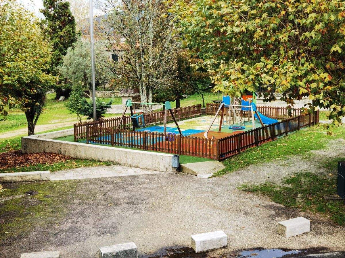 Parque infantil de la Plaza de la Constitución de Cuntis