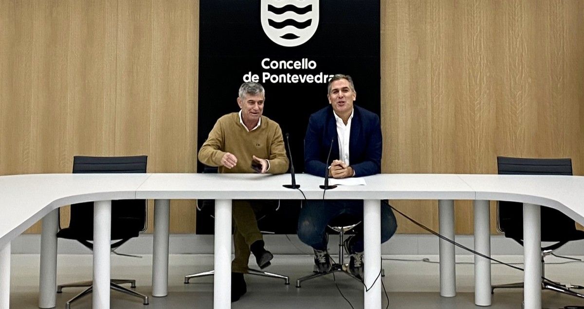 Gerardo Pérez Puga y Rafa Domínguez presentan la moción de rebajas de tasas e impuestos municipales