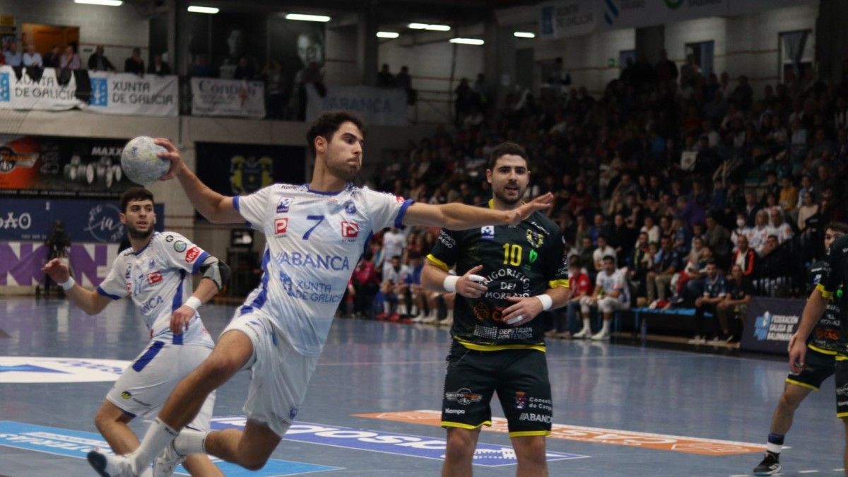 Partido entre Cangas e Cisne no Gatañal