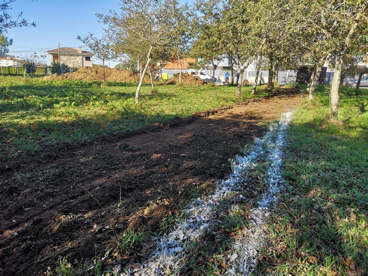 Senda de acceso ás futuras pistas de petanca de Nantes