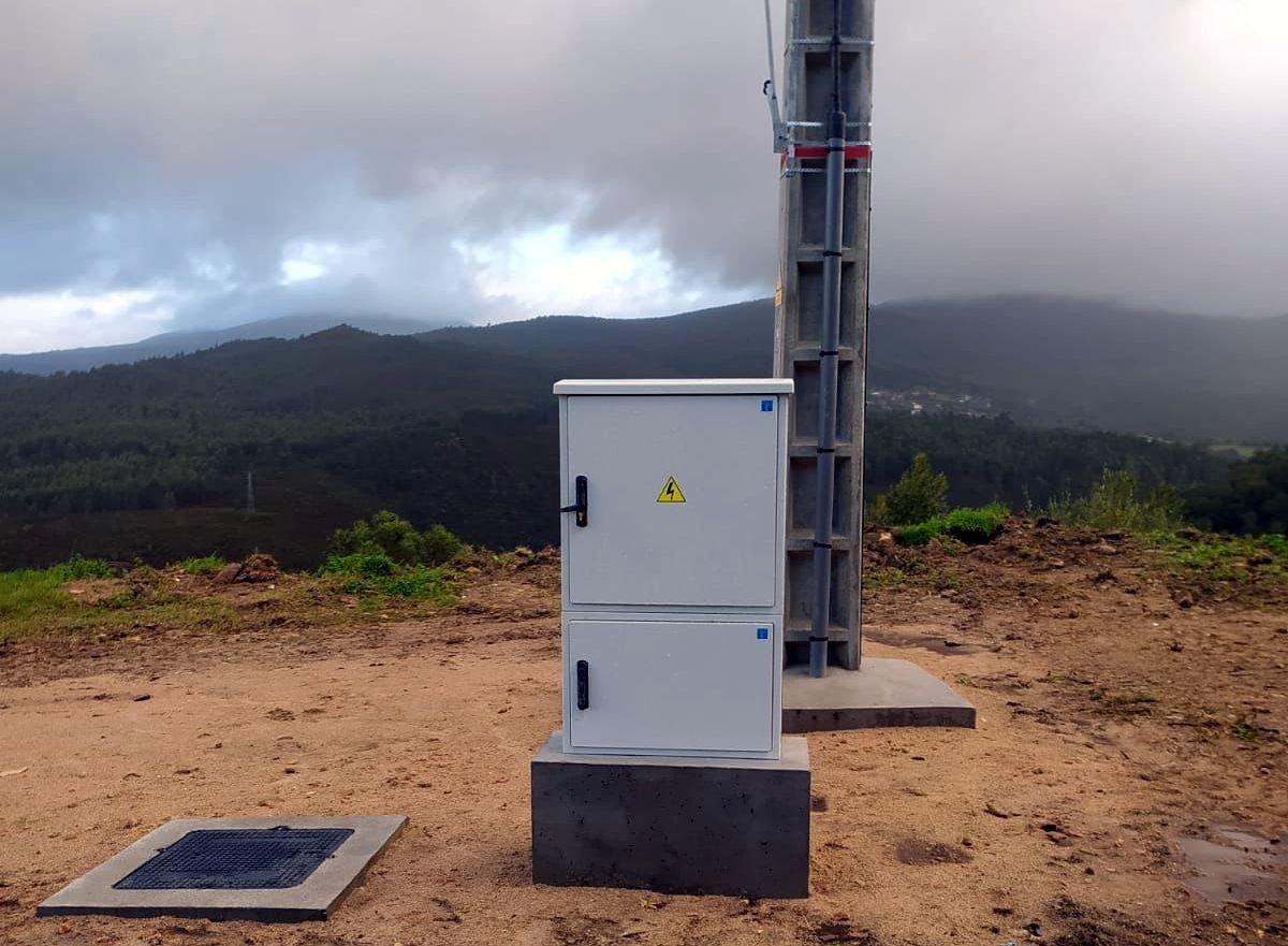 Instalacións eléctricas para conectar con Baños do San Xusto