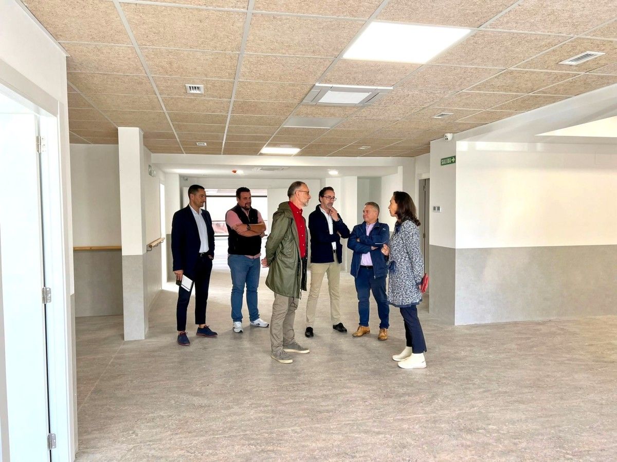 Visita de María Ramallo, alcaldesa de Marín, ás futuras instalacións do Centro de Día