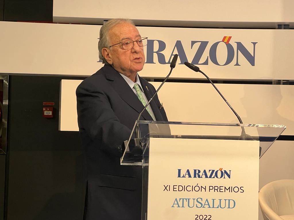 Diego Murillo, presidente de A.M.A., recibe o premio a toda a súa Traxectoria Profesional no xornal La Razón