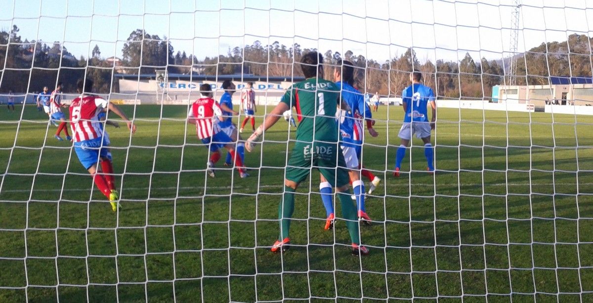 Un momento do partido entre Cerceda e Pontevedra no Roxo Un momento do partido entre Cerceda e Pontevedra no Roxo