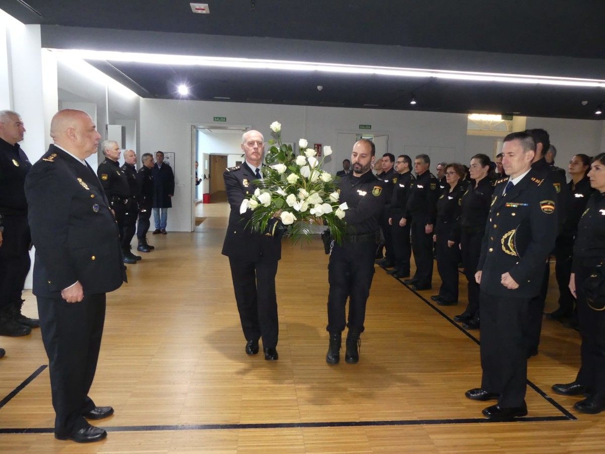 Homenaxe a Vanessa Lage na Comisaría de Vigo