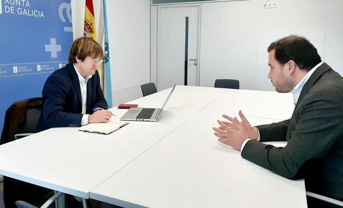 O director da Axencia Galega de Infraestruturas, Francisco Menéndez, co alcalde de Cerdedo-Cotobade, Jorge Cubela