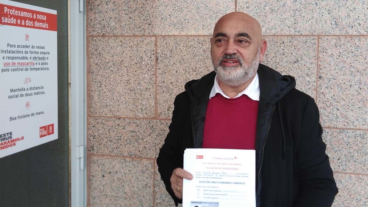 Tino Fernández entrega os avais para as primarias do PSOE