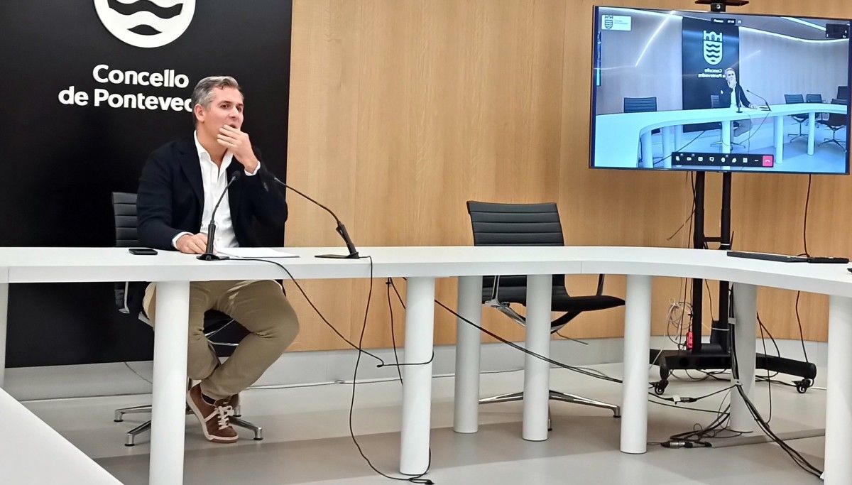 Rafa Domínguez, presidente local del PP, durante la rueda de prensa Rafa Domínguez, presidente local del PP, durante la rueda de prensa