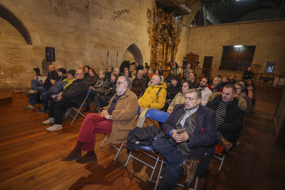 Charla da doutora Olalla López e a antropóloga Clara Veiga en Santa Clara