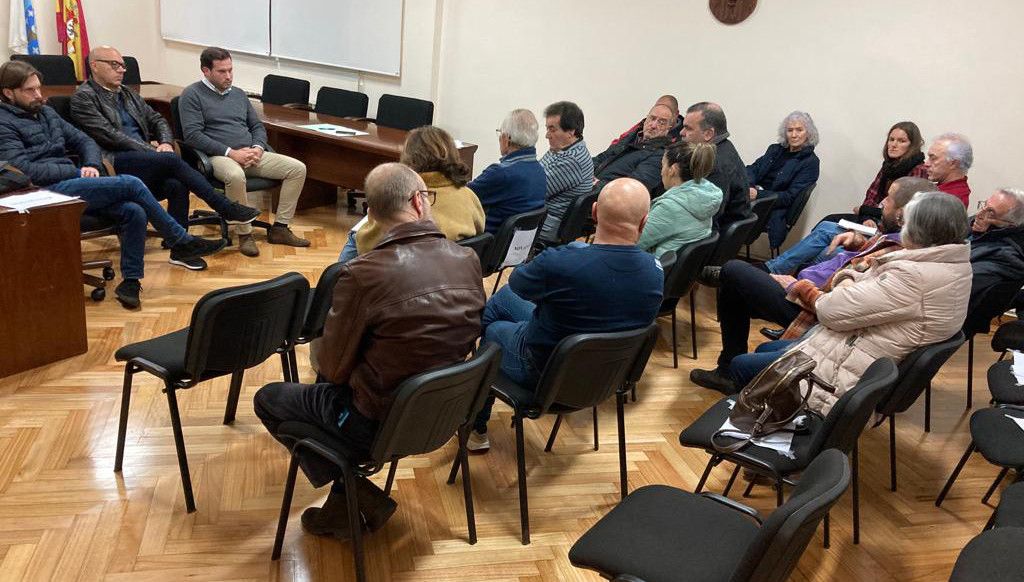 Xuntanza entre o Concello e os comuneiros de Aguasantas, Borela, Carballedo, Loureiro e Rebordelo Xuntanza entre o Concello e os comuneiros de Aguasantas, Borela, Carballedo, Loureiro e Rebordelo