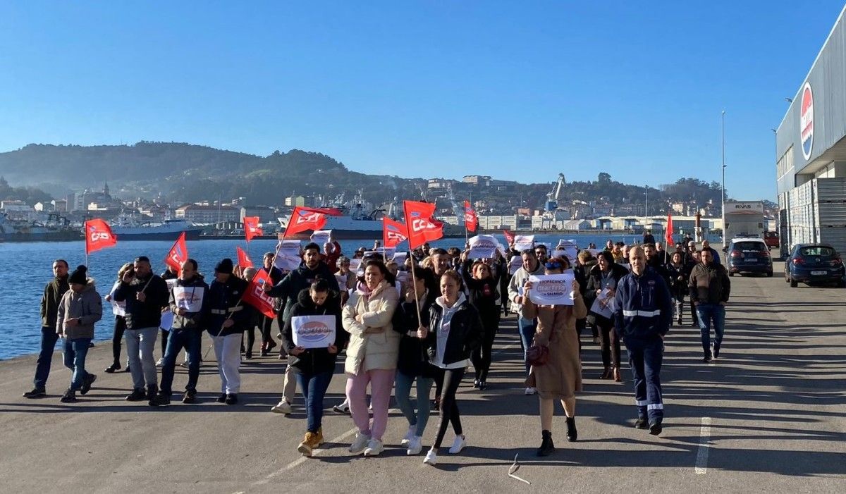 Mobilización da empresa Marfrío de Marín en demanda de melloras laborais e salariais
