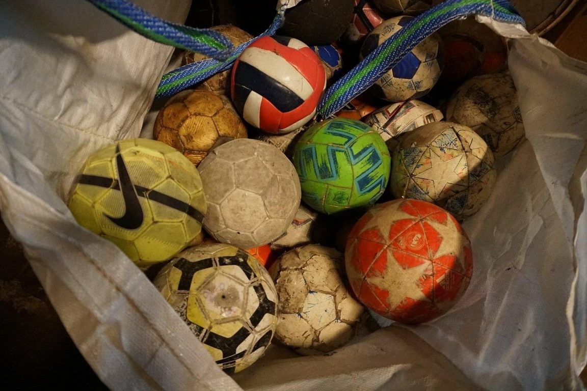 Algúns dos balones atopados en Santa Clara