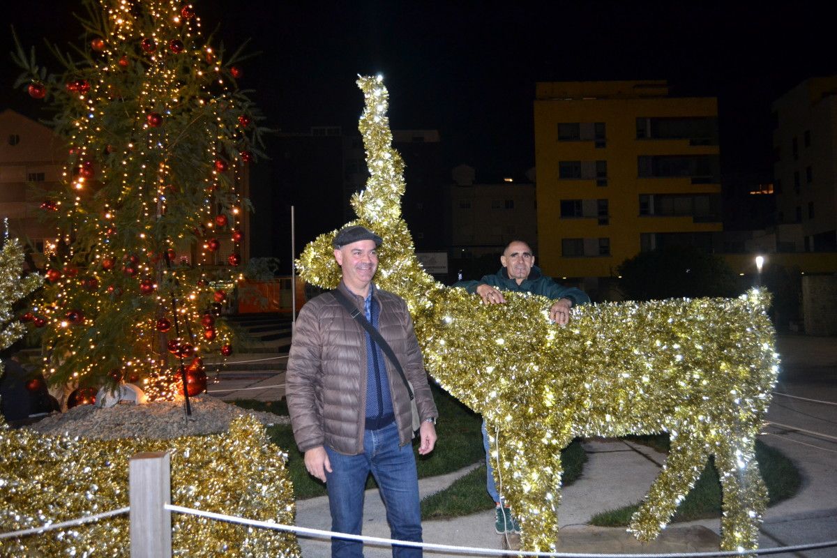 Félix Juncal, alcalde de Bueu, cunha das figuras da decoración de Nadal