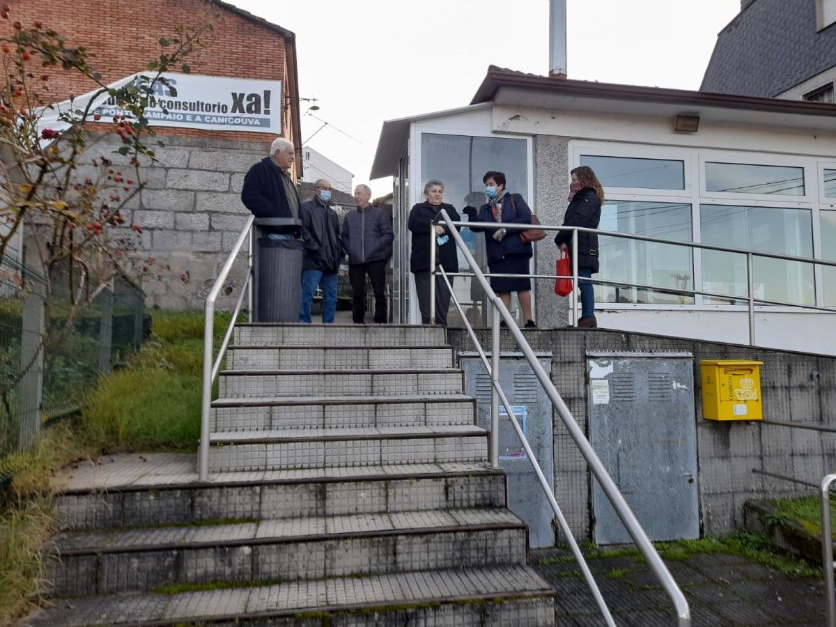 Pacientes de Ponte Sampaio, ás portas do consultorio por falta de chave