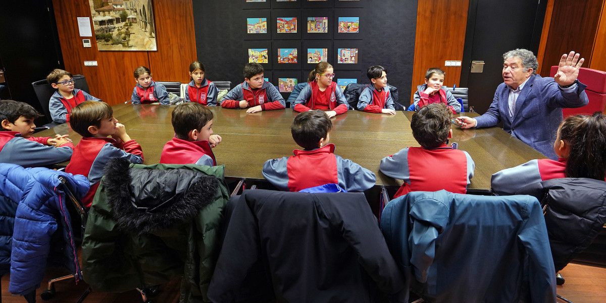 Visita de escolares del colegio San Jose al Concello 