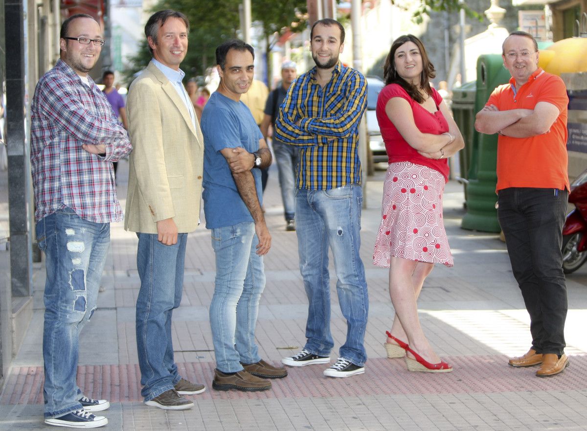 Álex Espiño, ÿskar Viéitez, Anxo Lourido, Diego Espiño, Natalia Puga e Ramiro Espiño, el equipo de PontevedraViva