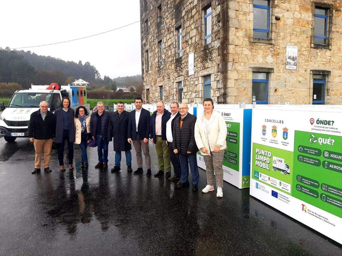 La Xunta entrega doce nuevos puntos limpios móviles a los concellos de Portas, Campo Lameiro y Moraña