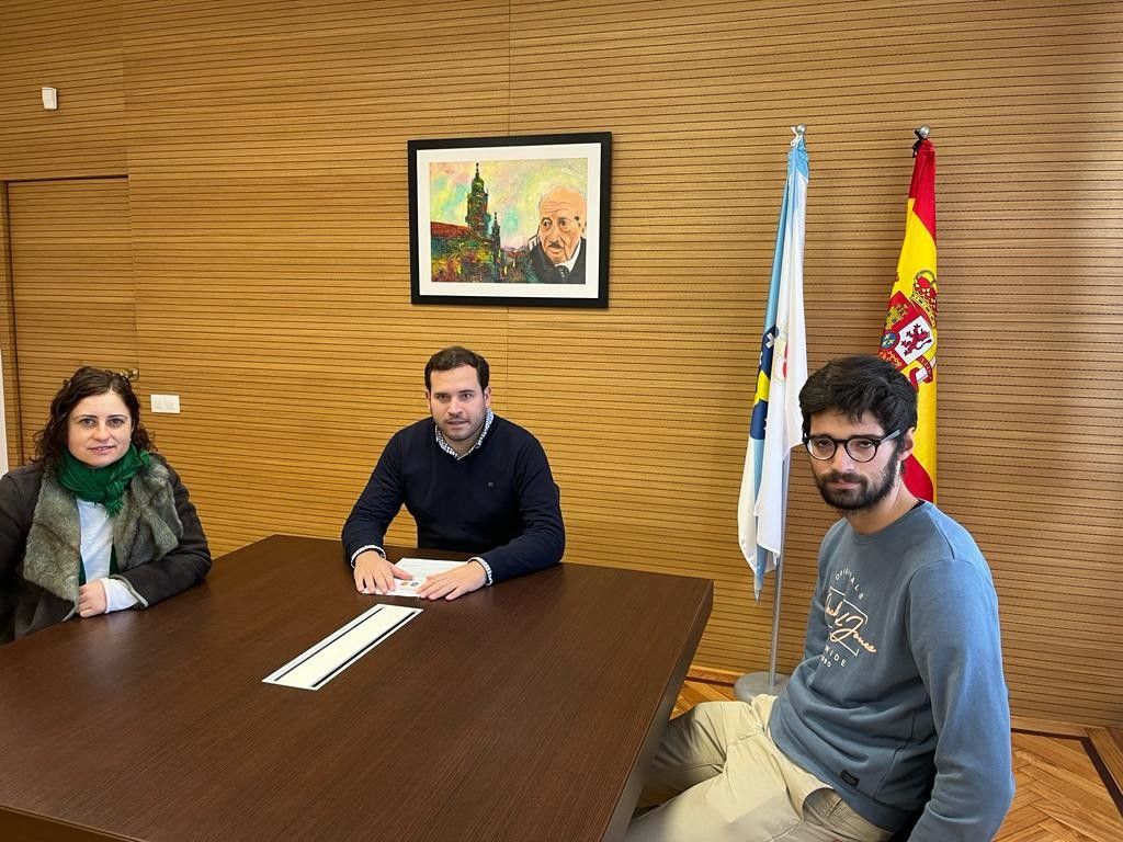 Reunión del alcalde de Cerdedo-Cotobade con vecinos de Xesteira