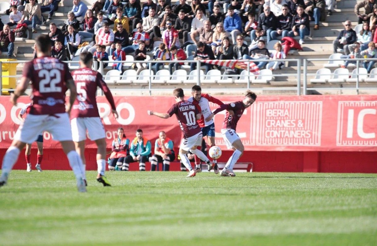 Partido entre Algeciras e Pontevedra no Estadio Nuevo Mirador