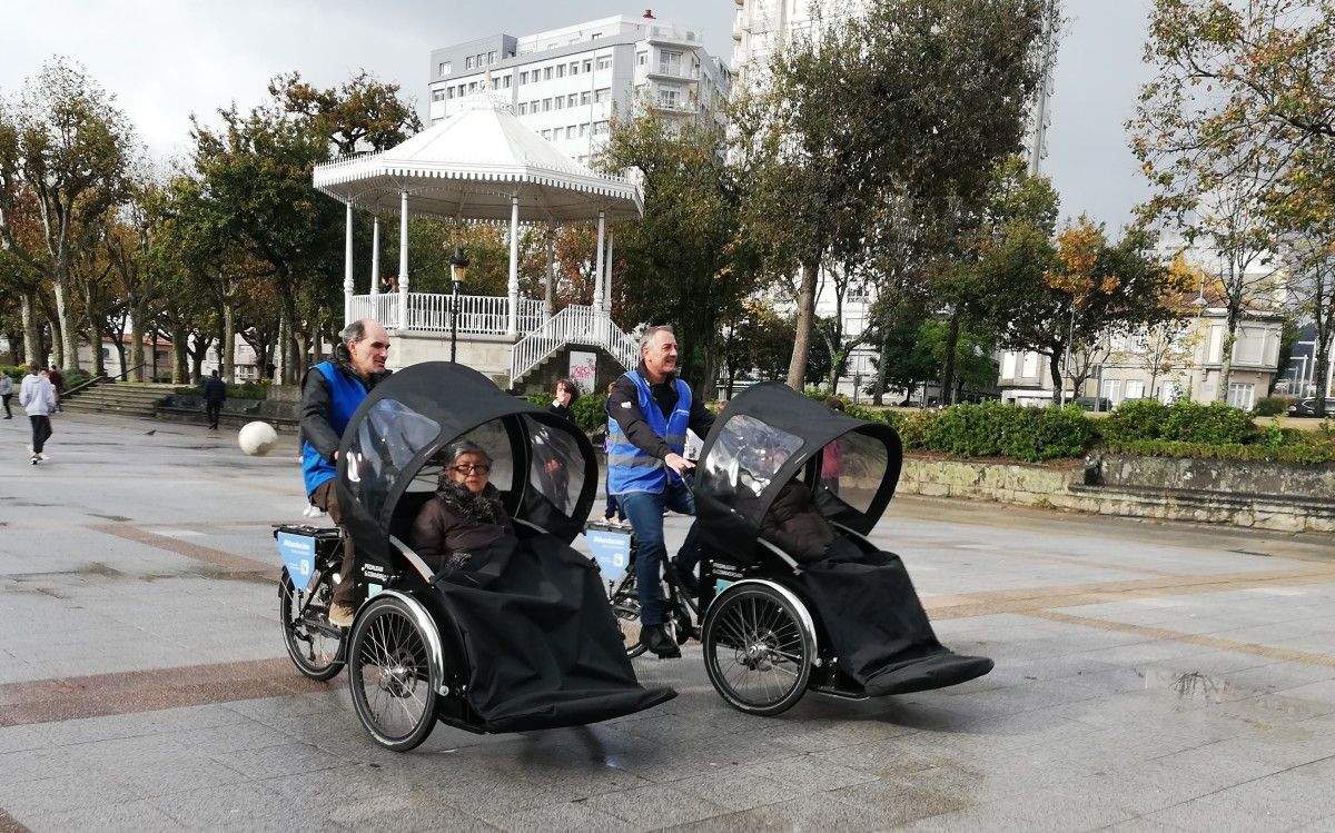 Paseos en triciclo eléctrico adaptado con residentes de Campolongo y Saraiva