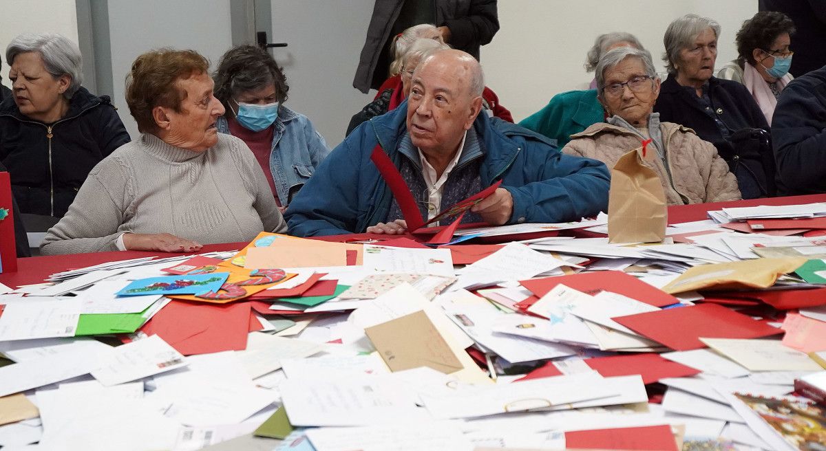 Cartas de Navidad recibidas en la residencia de mayores de Campolongo