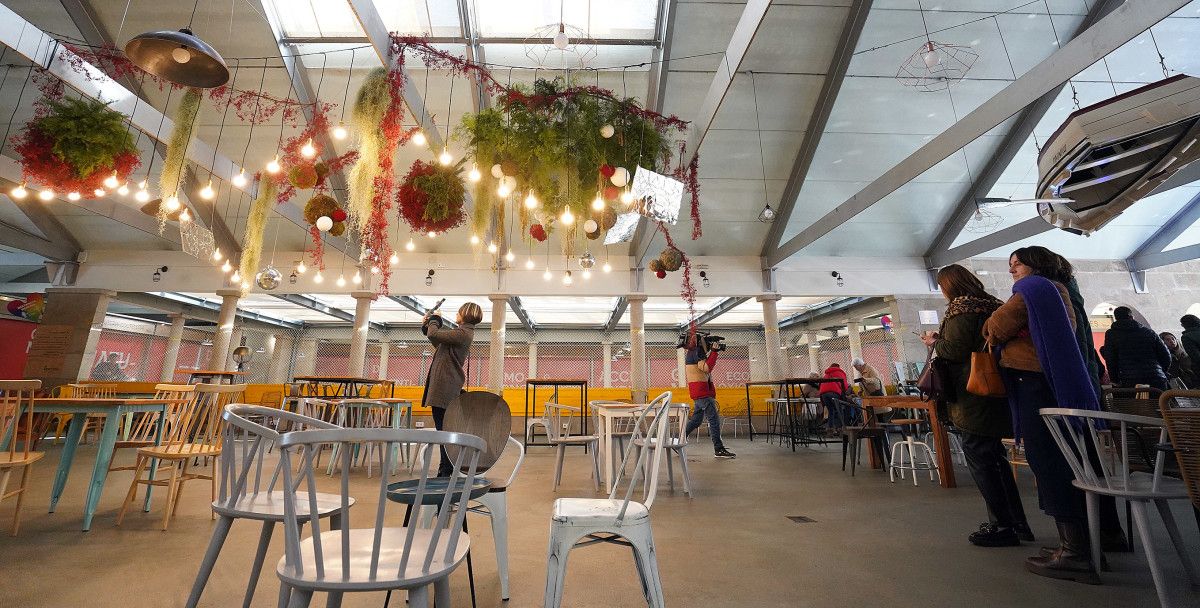 Adornos e iluminación do Mercado de Abastos no Nadal 2022