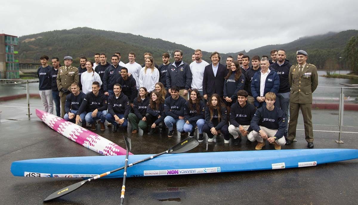 Recepción de los piragüistas gallegos con reconocimientos internacionales en 2022, en Verducido