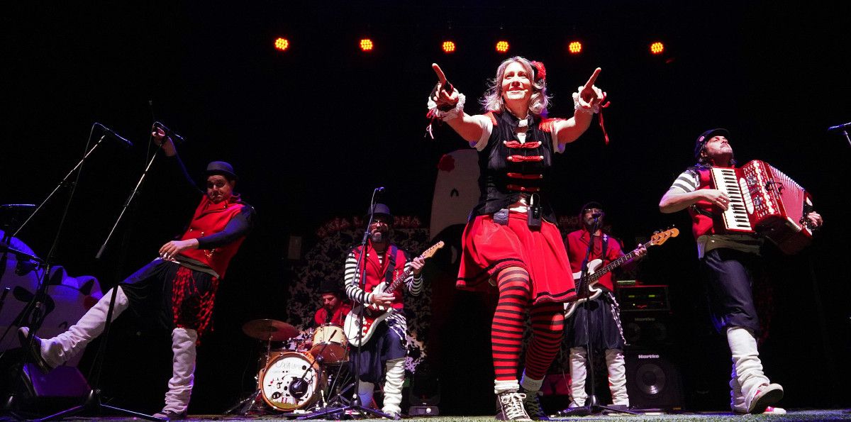 Concerto de Uxía Lambona e a Banda Molona no Teatro Principal