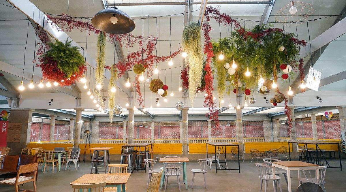 Adornos e iluminación del Mercado de Abastos en las Navidades 2022