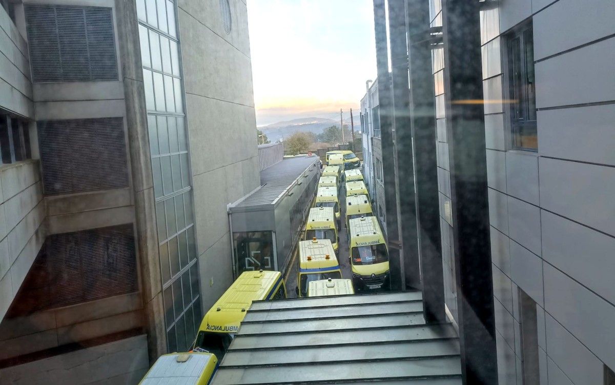 Concentración do persoal de Ambulancias Civera no Hospital Montecelo