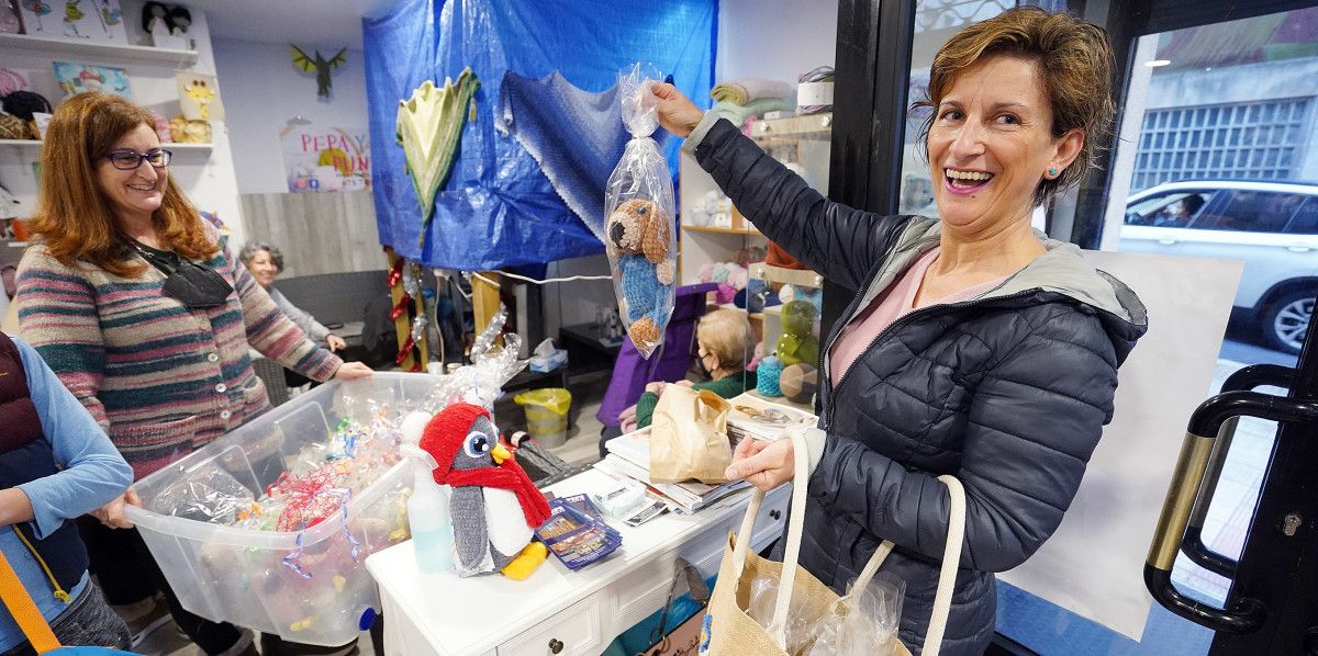 Bonecos elaborados en Pepa y Punto para os nenos hospitalizados