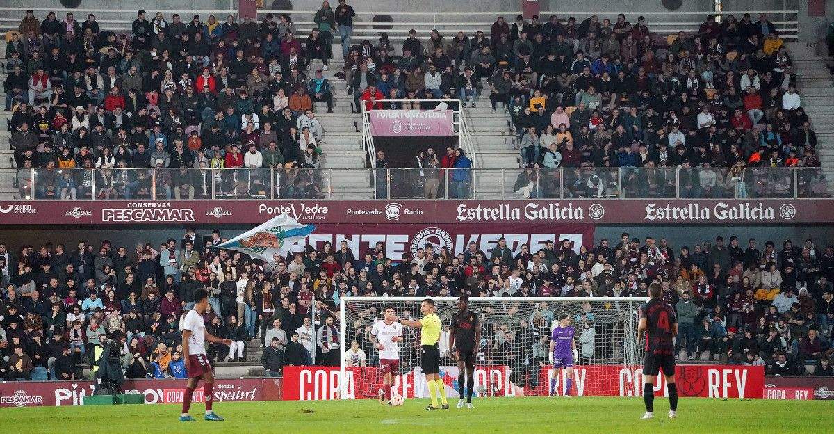 Partido de Copa do Rei entre Pontevedra e Mallorca en Pasarón