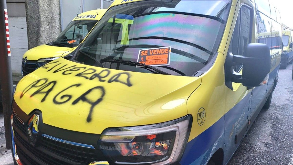 Concentración do persoal de Ambulancias Civera no Hospital Montecelo
