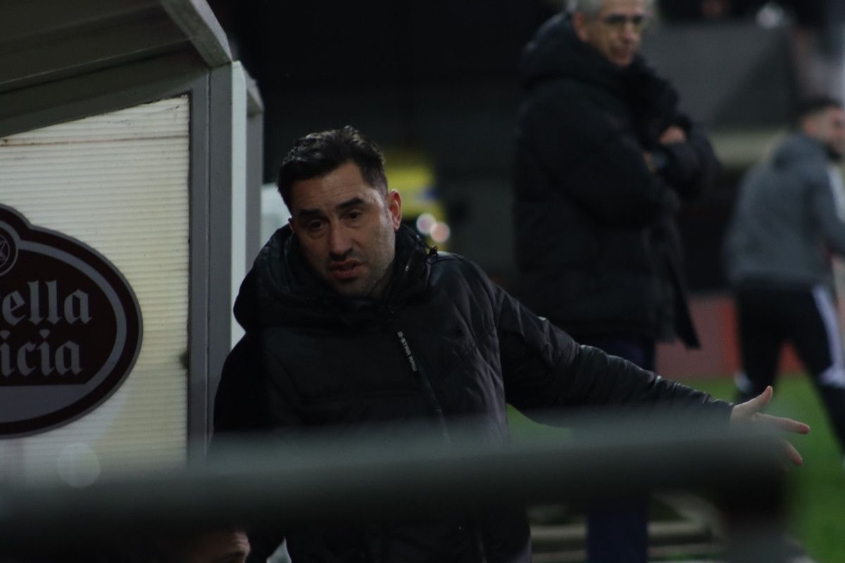 Antonio Fernández, no partido entre Pontevedra e Badajoz en Pasarón