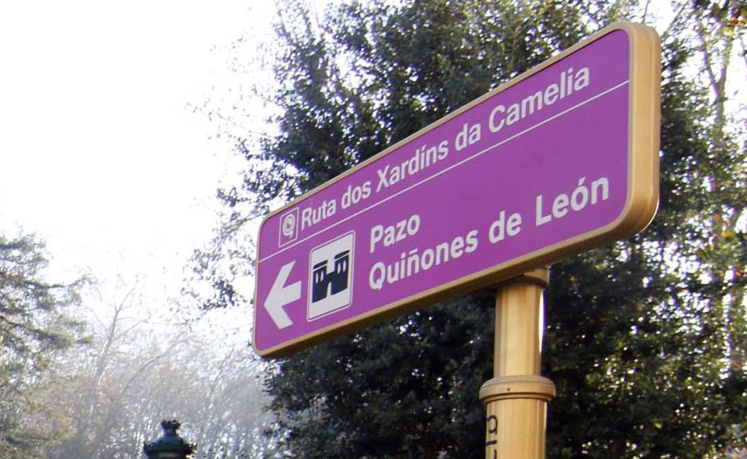 Sinalización turística da Ruta das Camelias
