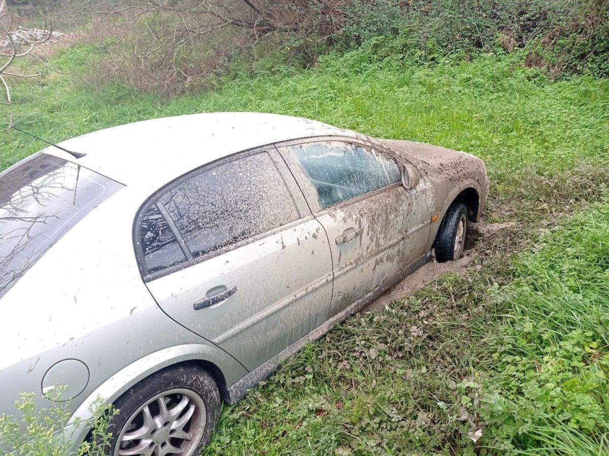 Finca donde quedaba atrapado el turismo en Fontenla, en San Xoán de Poio