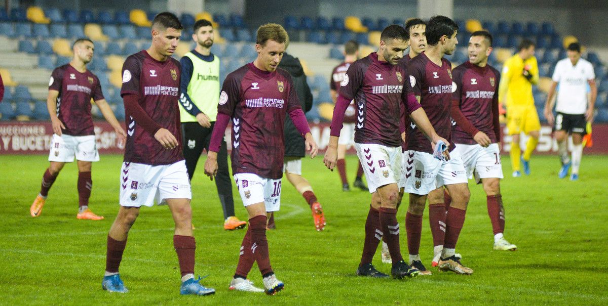 Partido de Primeira Federación entre o Pontevedra e o Fuenlabrada en Pasarón